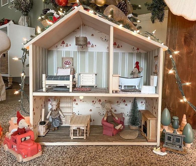 Cozy holiday cottage IKEA Flisat dollhouse