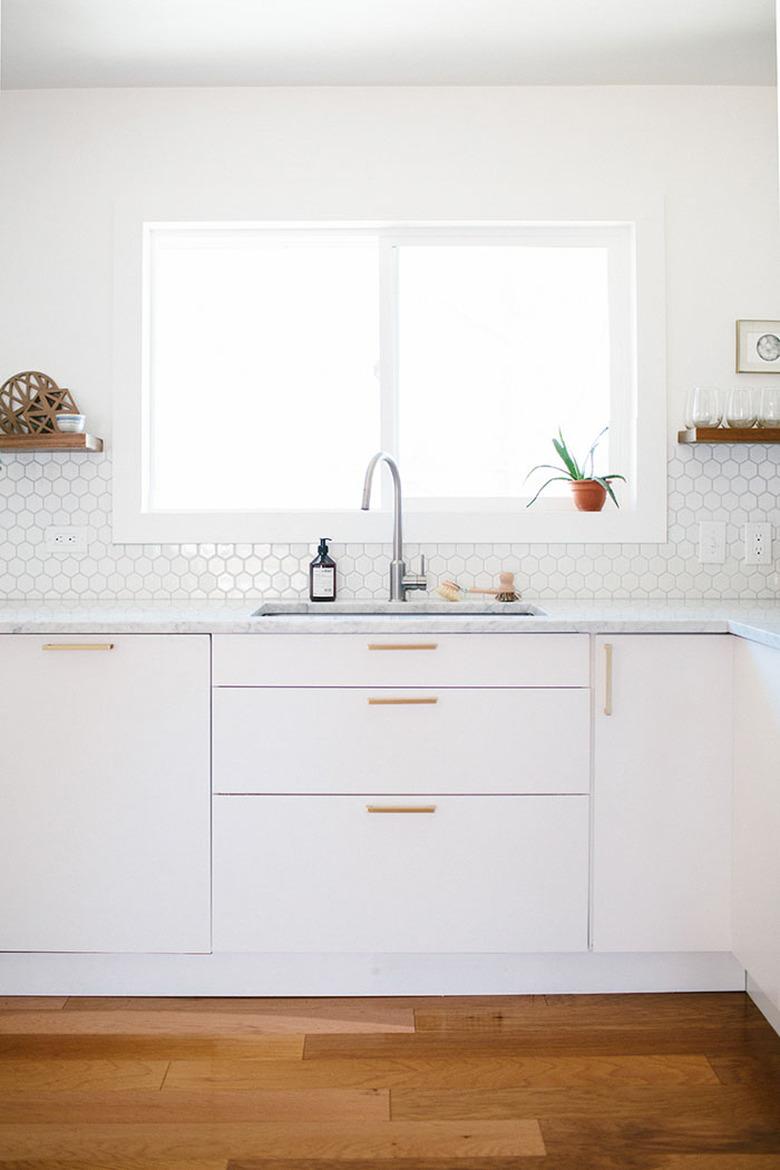 tiny white backsplash