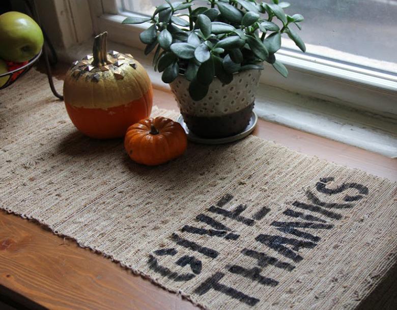 Thanksgiving inspired DIY burlap table runner