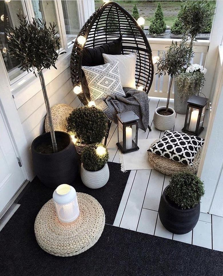 black balcony accents