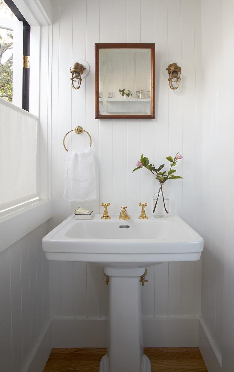 small bathroom white paint ideas