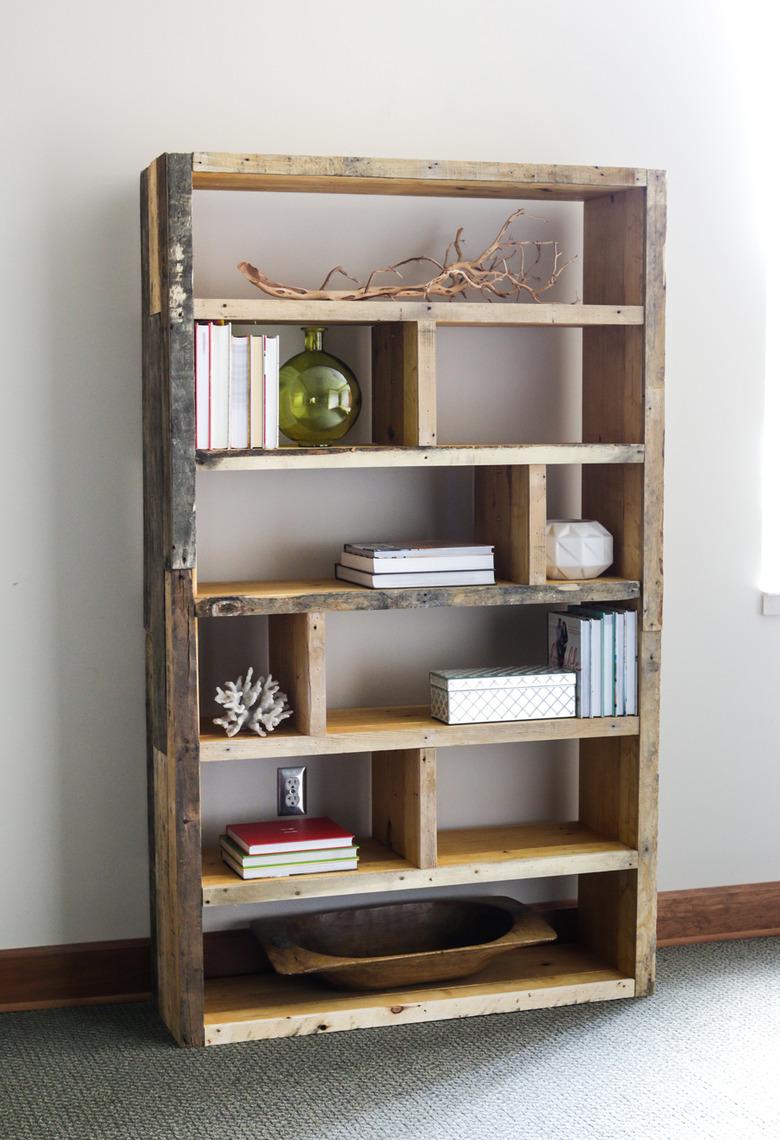 wooden pallet DIY industrial bookshelf