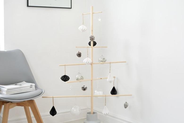 Minimal Christmas tree using dowels