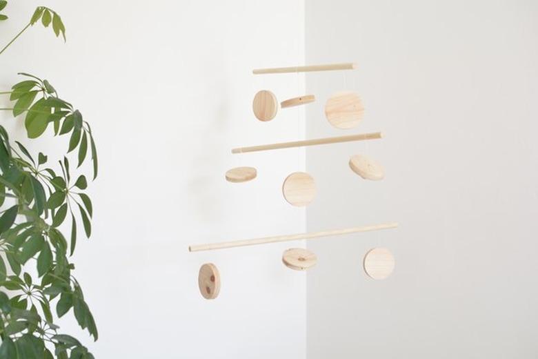 Wooden mobile using dowels