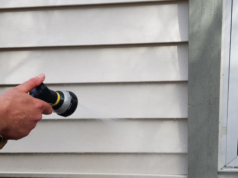 Washing a siding surface