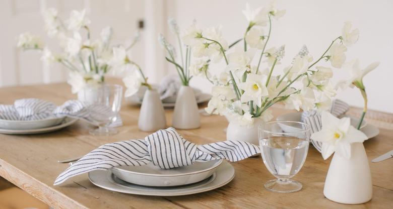 farmhouse table centerpiece idea with bud vases and fresh flowers