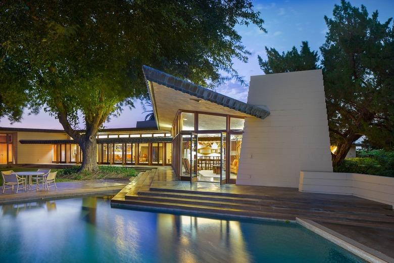 Exterior of a Frank Lloyd Wright house with a pool