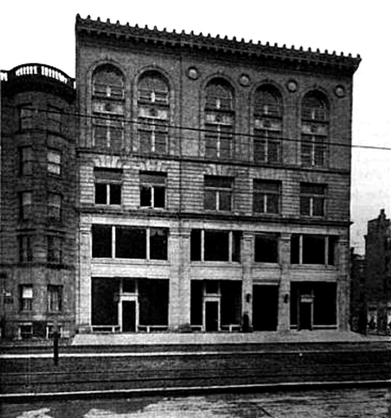 black and white photograph of the New Century Building on Huntington Avenue