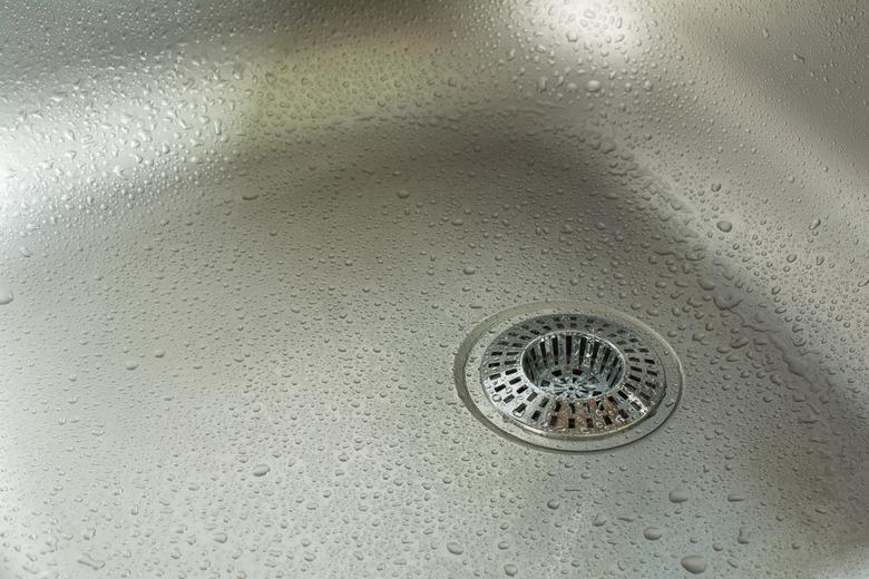 Sink With Waterdrops And Chrome Drain Strainer