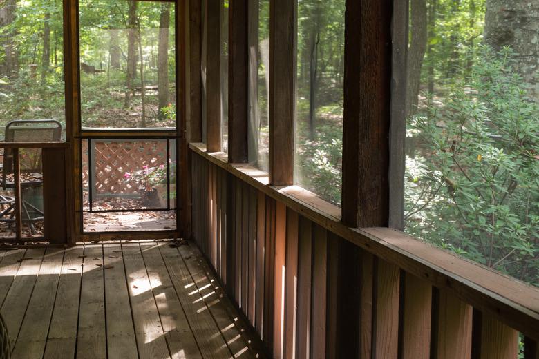 How to Clean Porch Screens