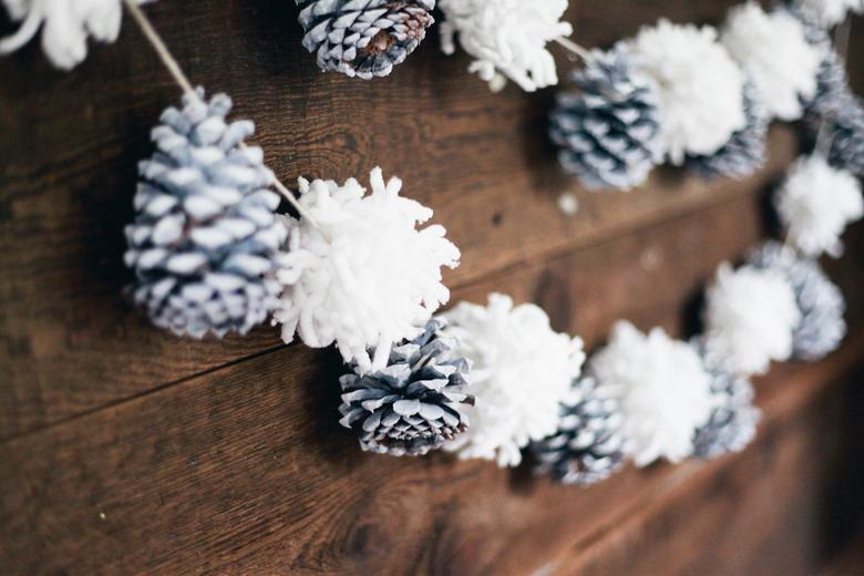 pine cone and pompom christmas garland decoration