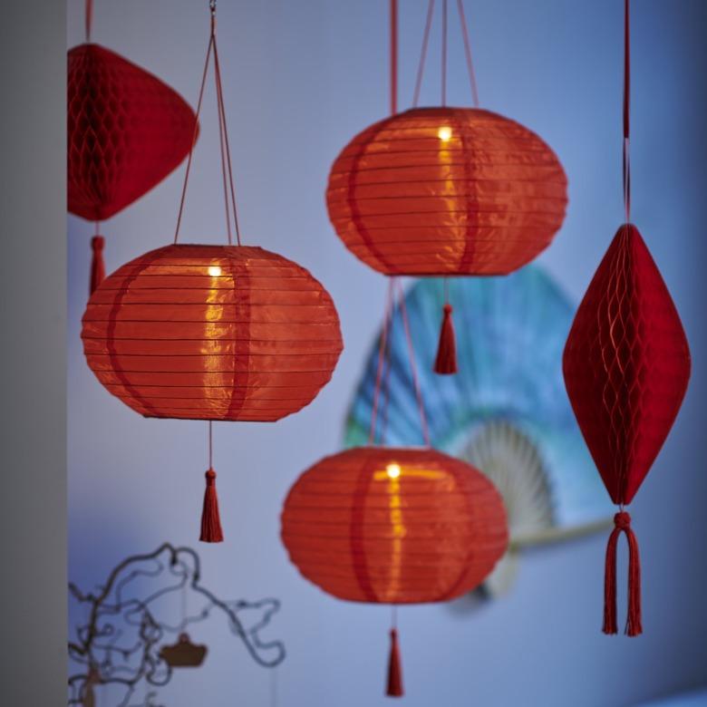 Round red lanterns hanging from a ceiling.