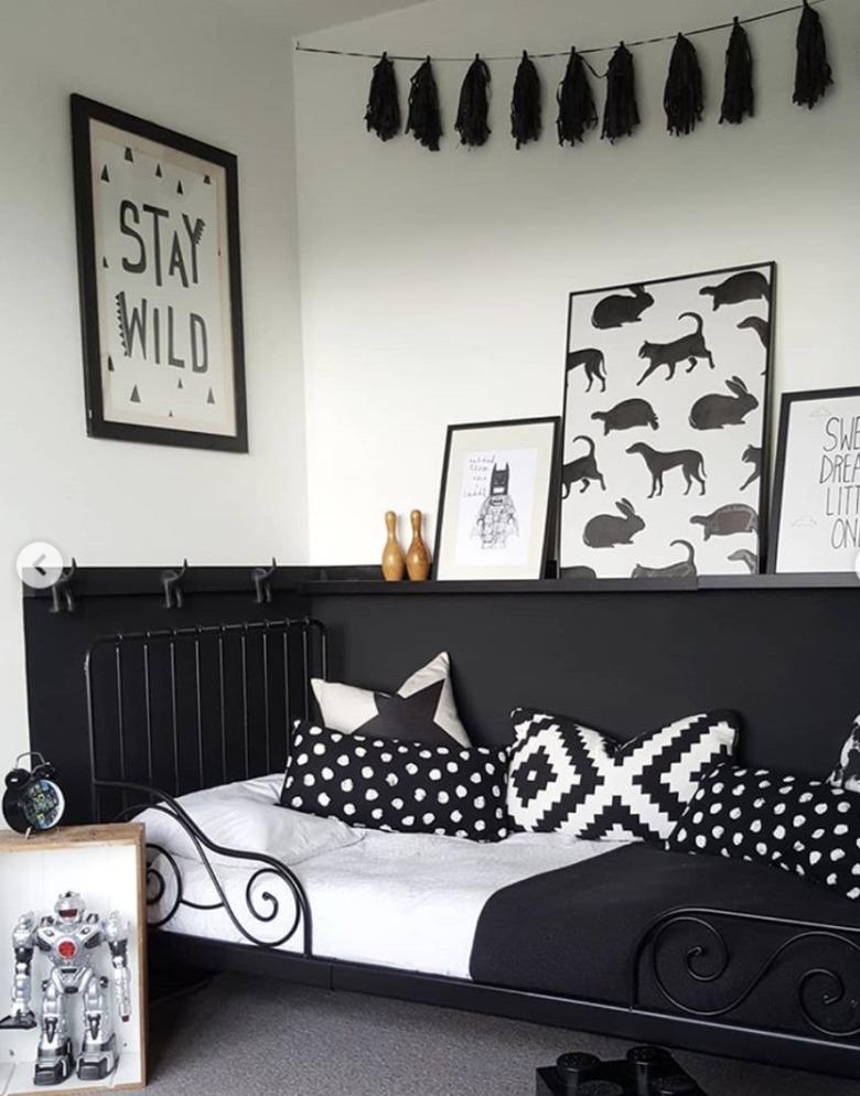 black and white kids bedroom idea with patterns