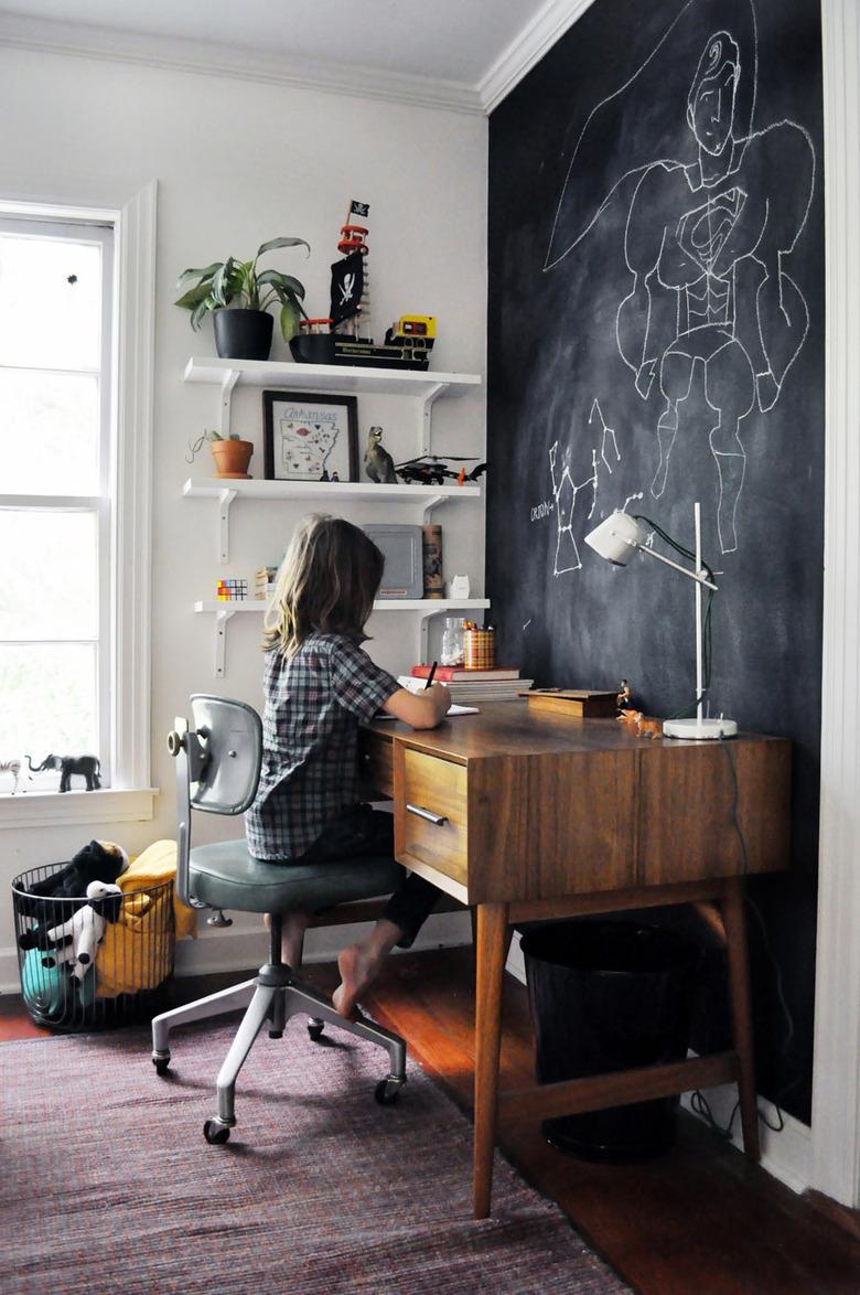 kids' bedroom idea with chalkboard wall and midcentury desk