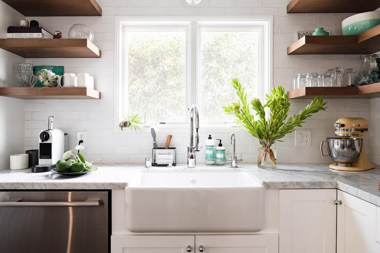 A white bib sink.