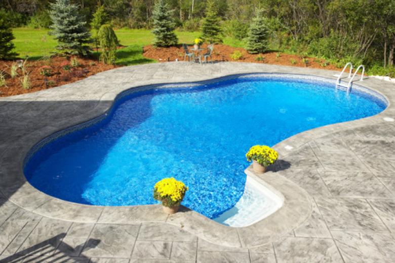 Sparking clean swimming pool.