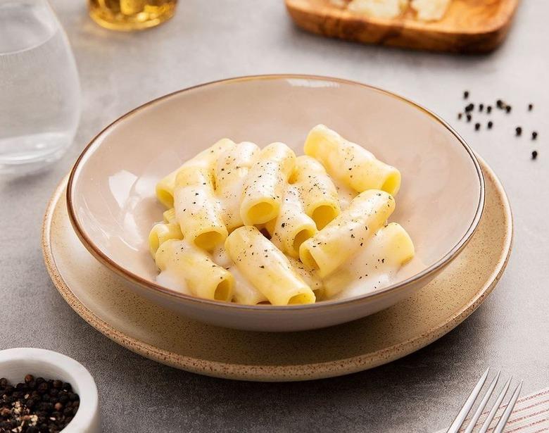 barilla creamy pasta in white bowl