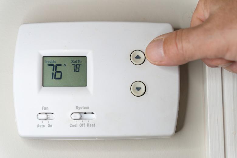 Adjusting the Thermostat on the Air Conditioner to Save Money