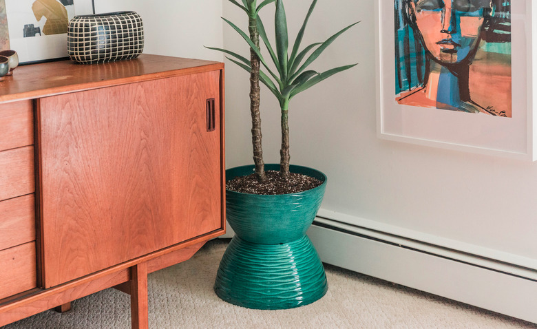 Midcentury mod planter hack