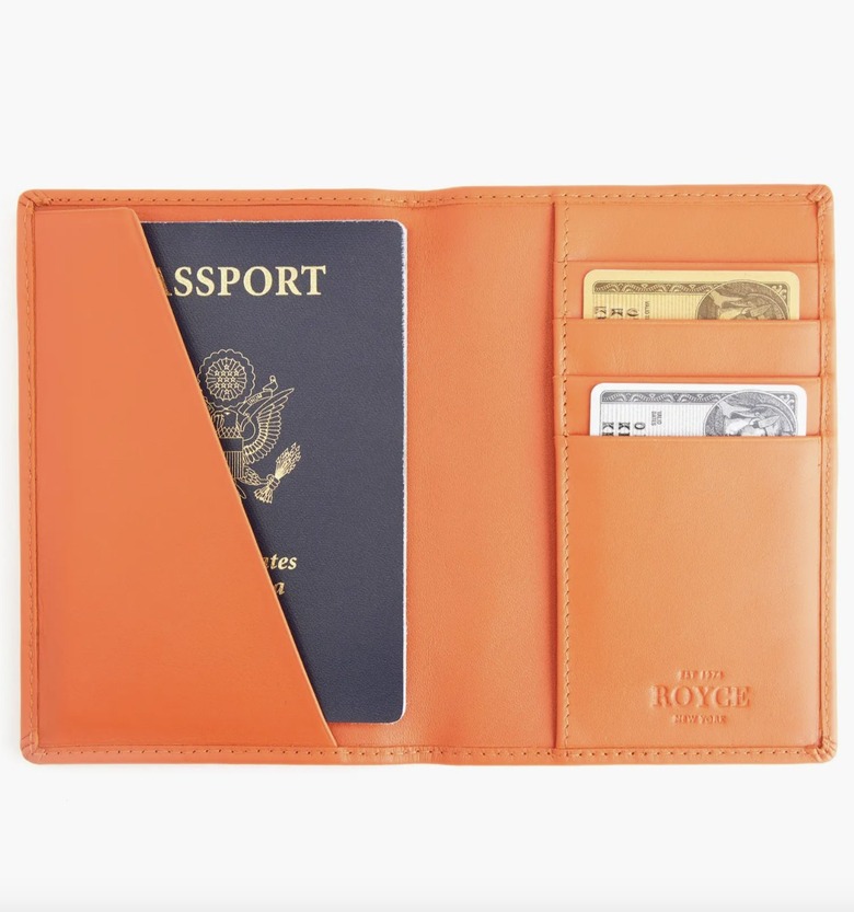 ROYCE New York RFID Leather Passport Case