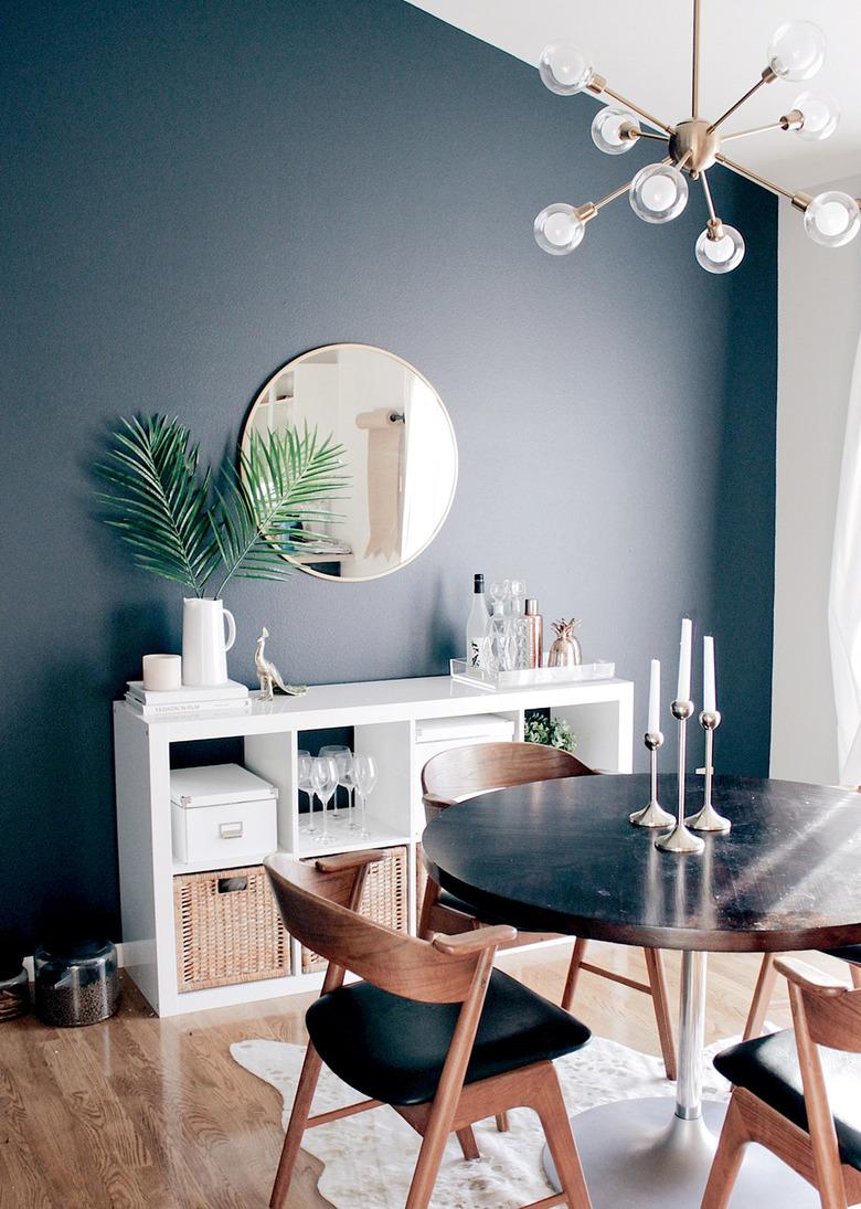 Midcentury dining room storage idea with shelving and baskets