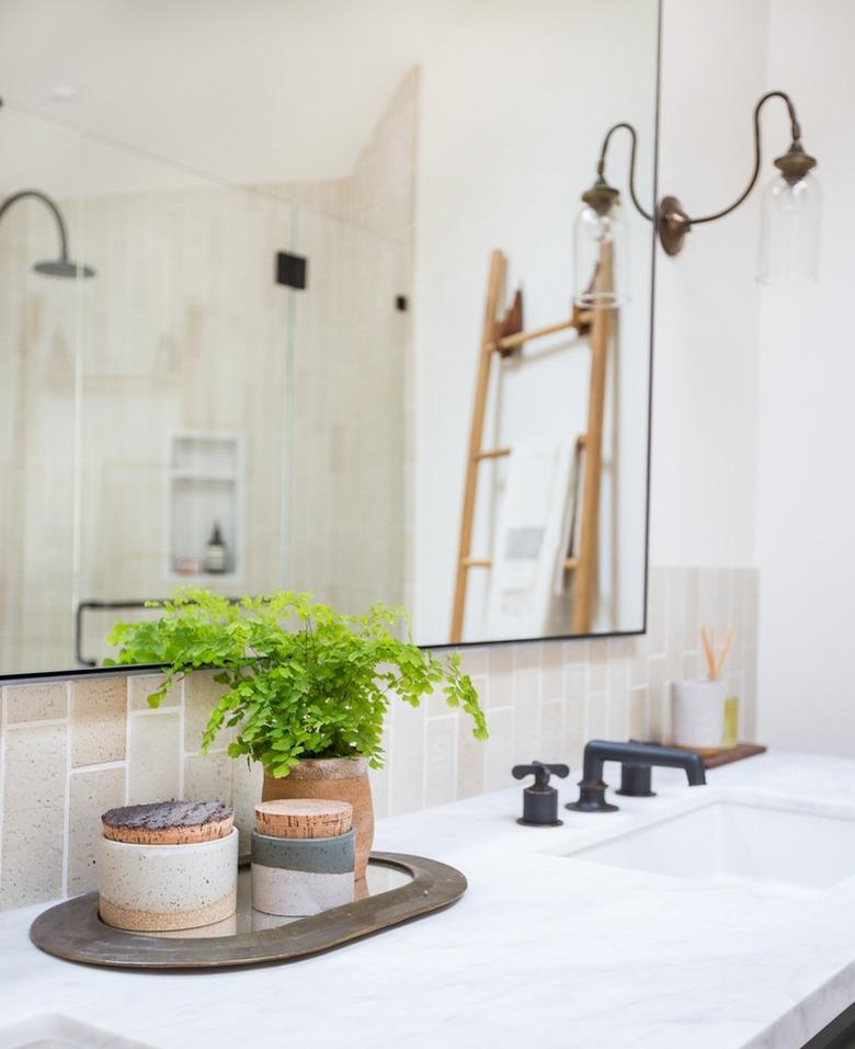 traditional bathroom backsplash in earth tones