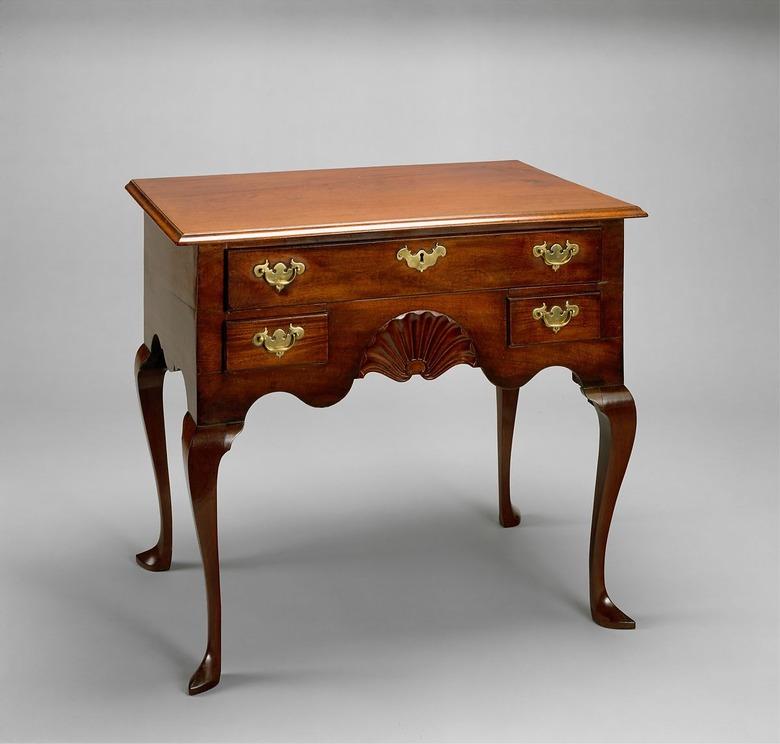 a queen anne style dresser