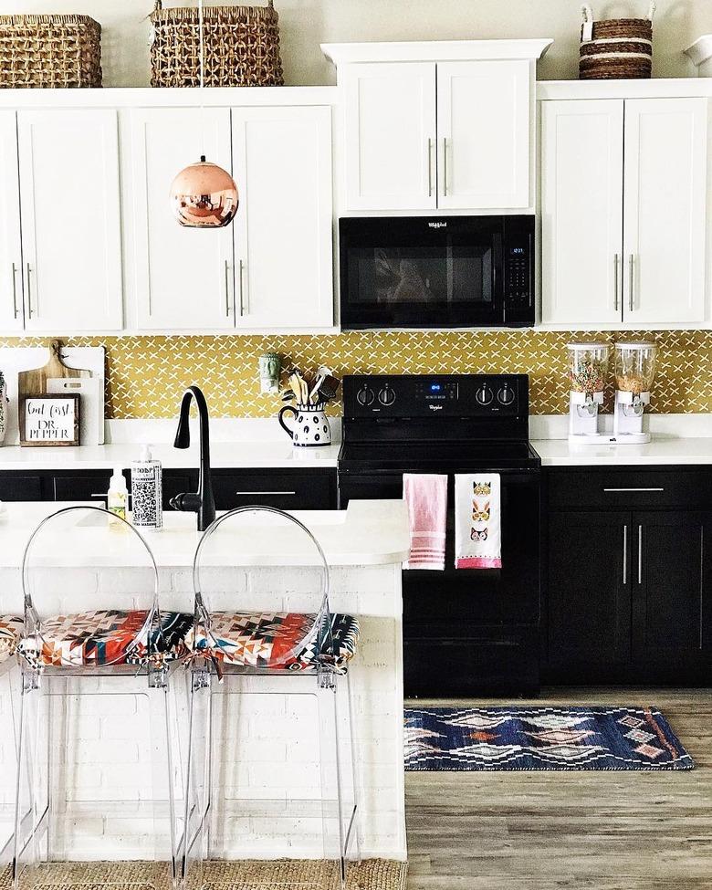 kitchen wallpaper idea with graphic print on backsplash