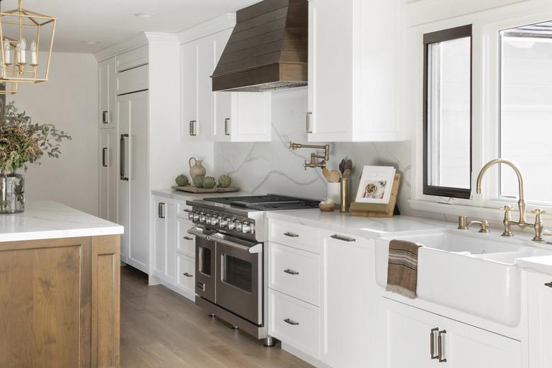 Modern craftsman kitchen with farmhouse sink