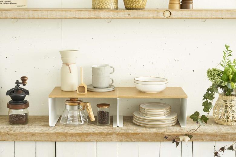 kitchen space with small shelves and kitchen plates and utensils