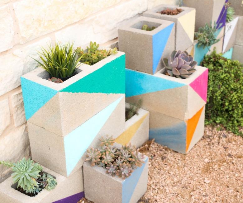 cinderblock succulent garden