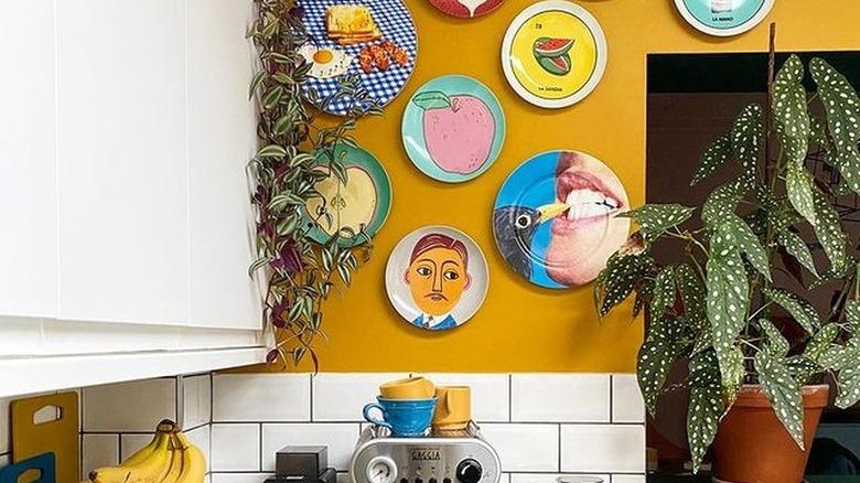 decorative plates in kitchen