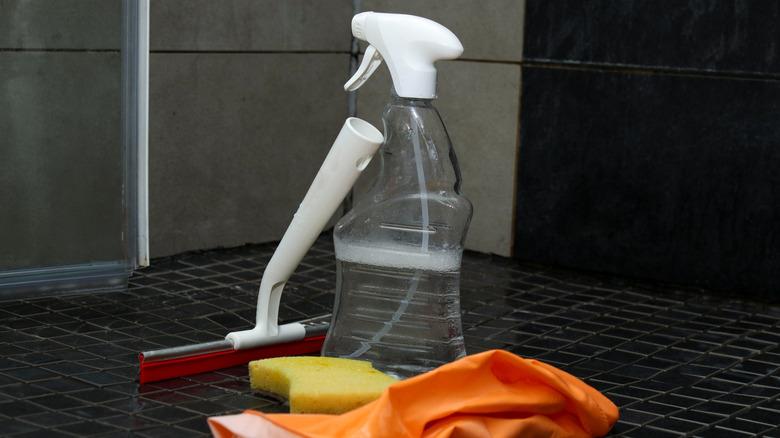 spray bottle for bathroom cleaning