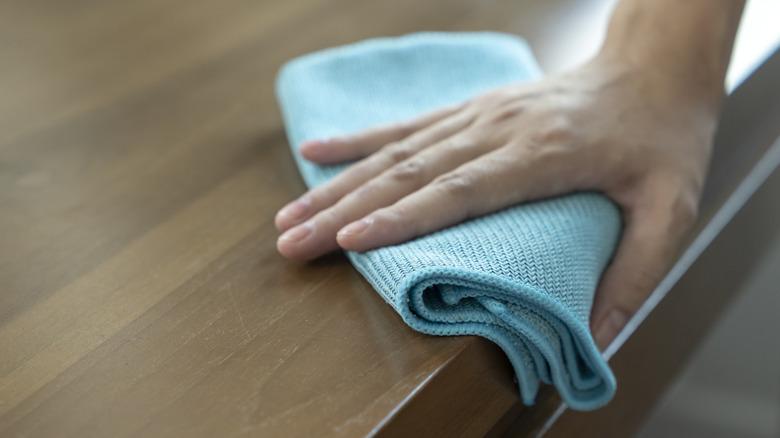 hand cleaning with microfiber cloth