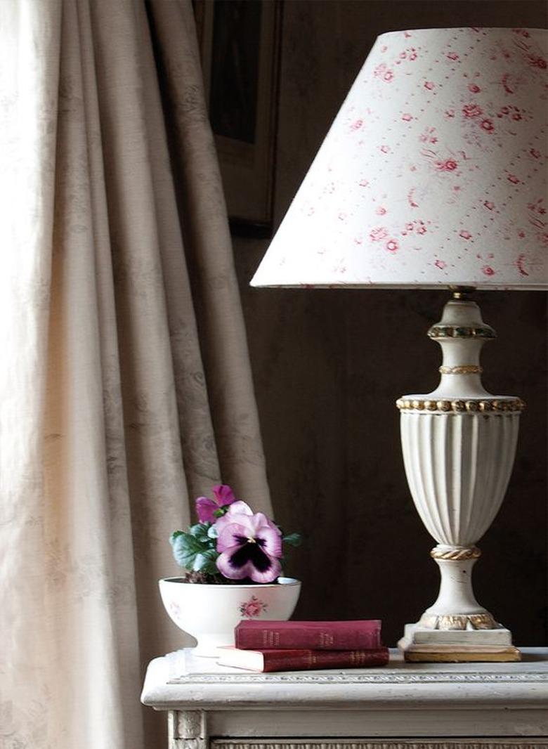 english cottage table lamp