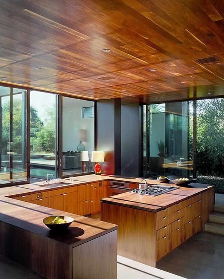 Laminate counters mimic woodgrain