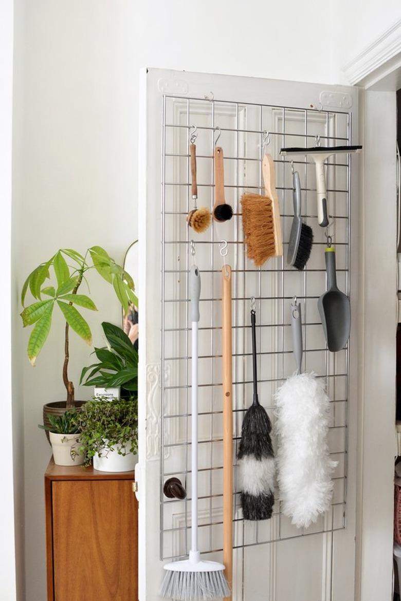 DIY storage ideas for small bedrooms using over the door hanging rack