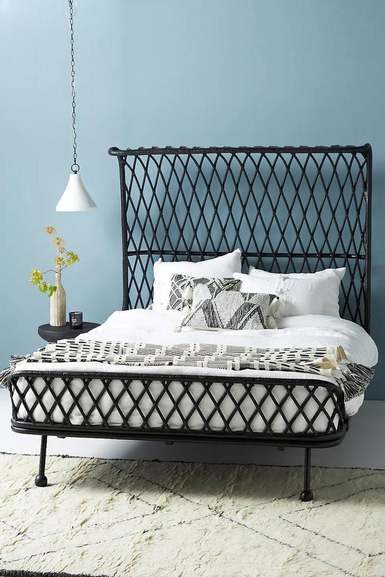 Pari Curved Rattan Bed