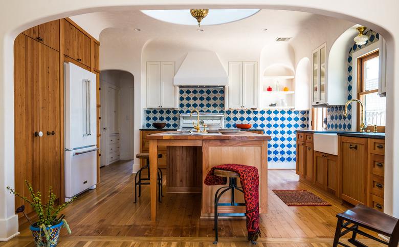 kitchen with blue and white arabesque tile backsplash