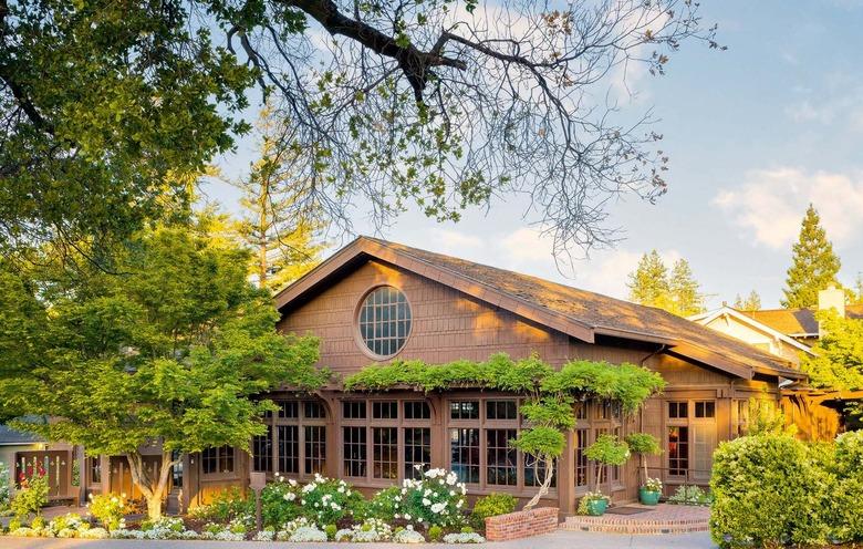 exterior of the Saratoga Foothill Club,