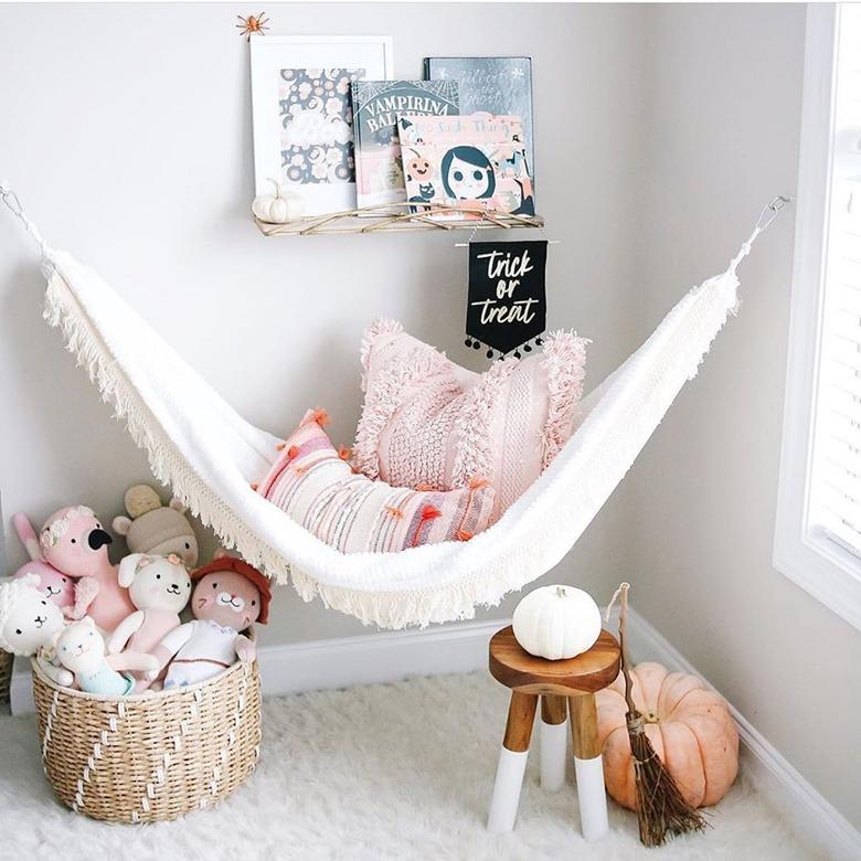 bohemian kids bedroom idea with a hammock hanging in reading nook