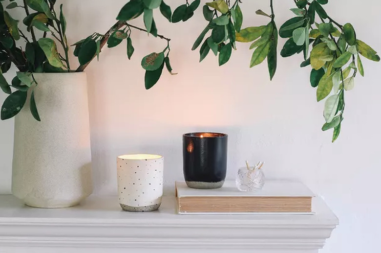 Candles in a ceramic holder, black and white