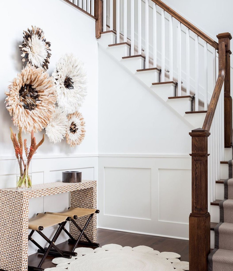 entry with juju hats, inlaid console table, and farmhouse fall decor