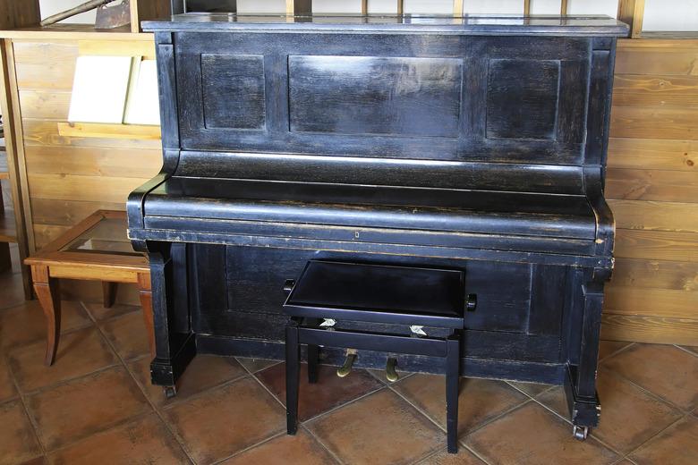 Upright piano