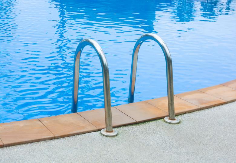 SWIMMING POOL WITH STAINLESS HANDRAIL