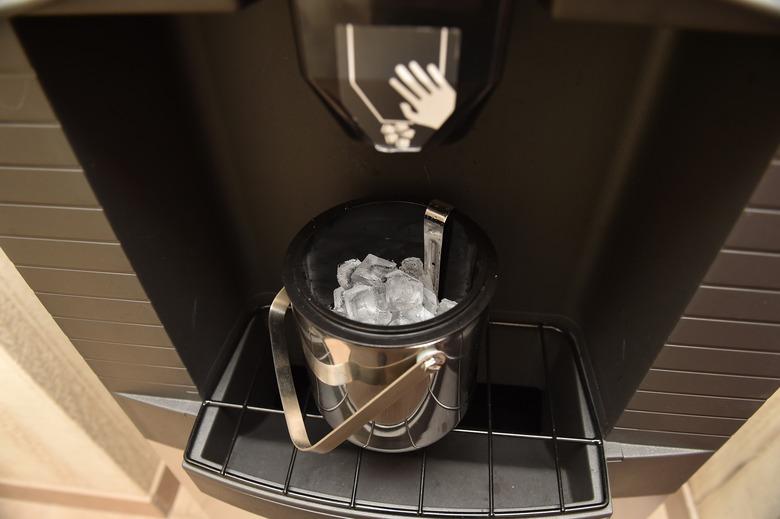 Ice cubes maker