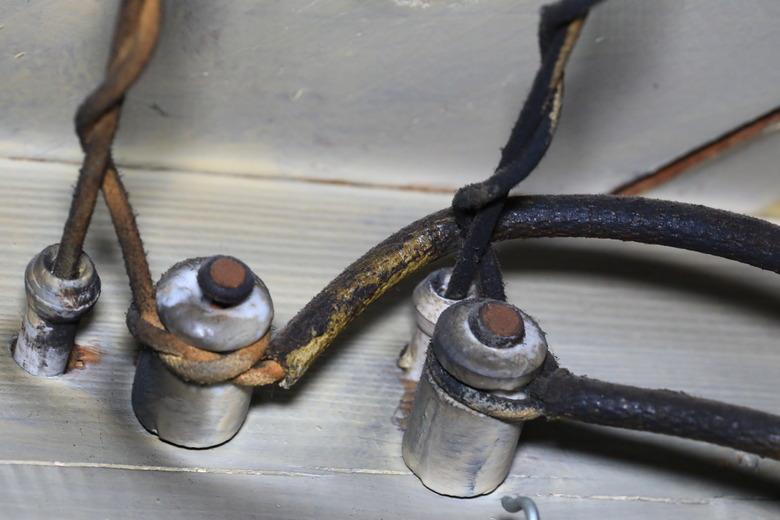 Old style Knob and Tube wiring for power distribution