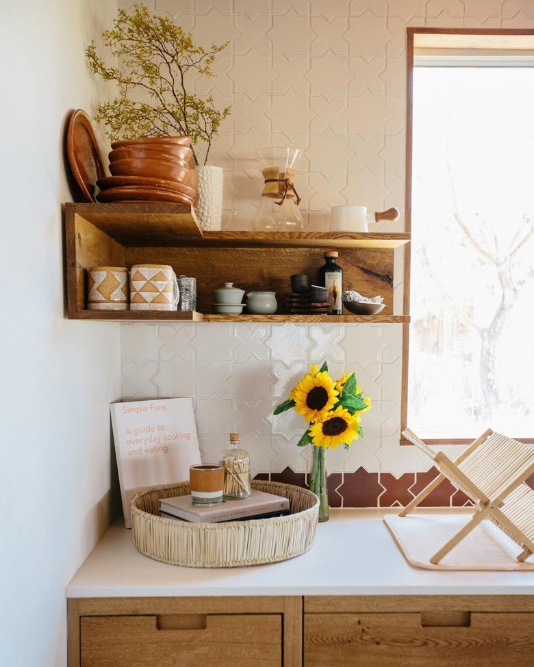 Mexican tile backsplash idea with white and brown tile to match walls and cabinets