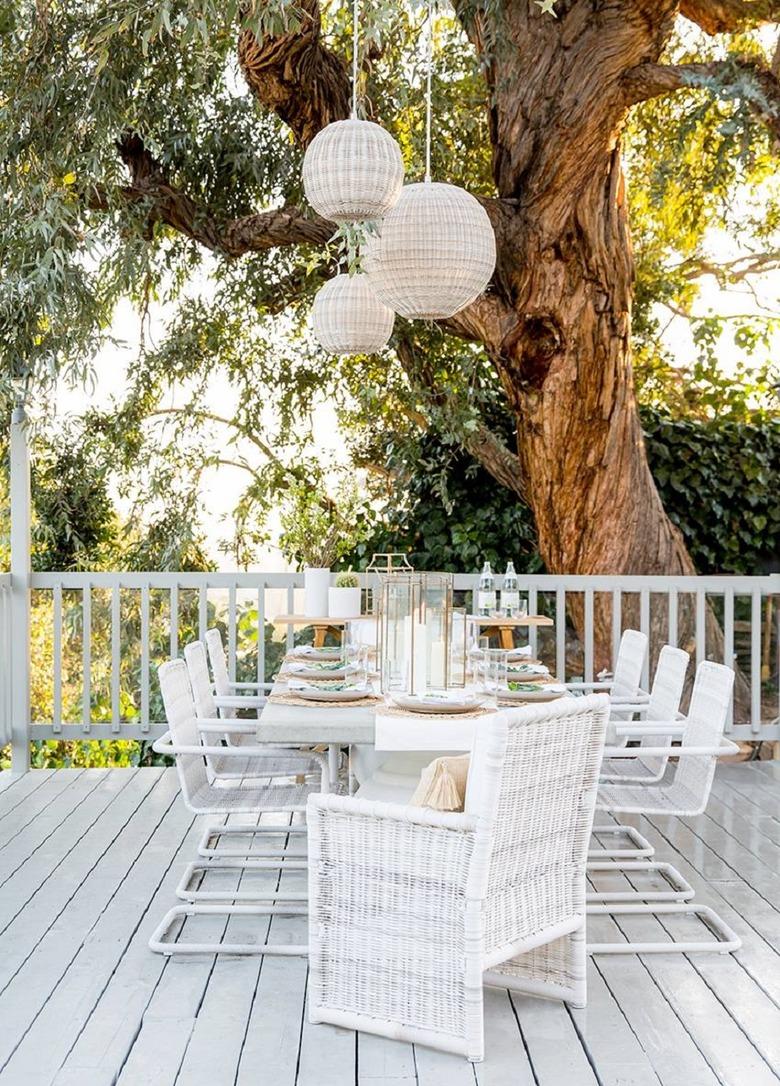 minimalist balcony idea in all white