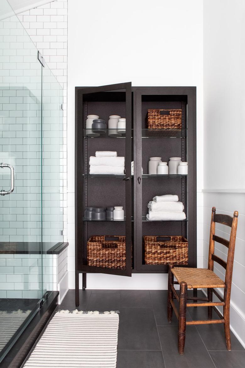 Bathroom closet organization by Chango & Co.